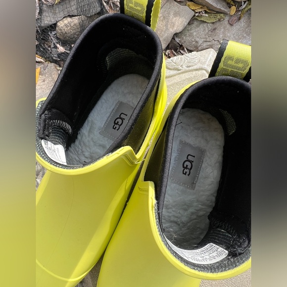 Ugg rain boots - Picture 2 of 5